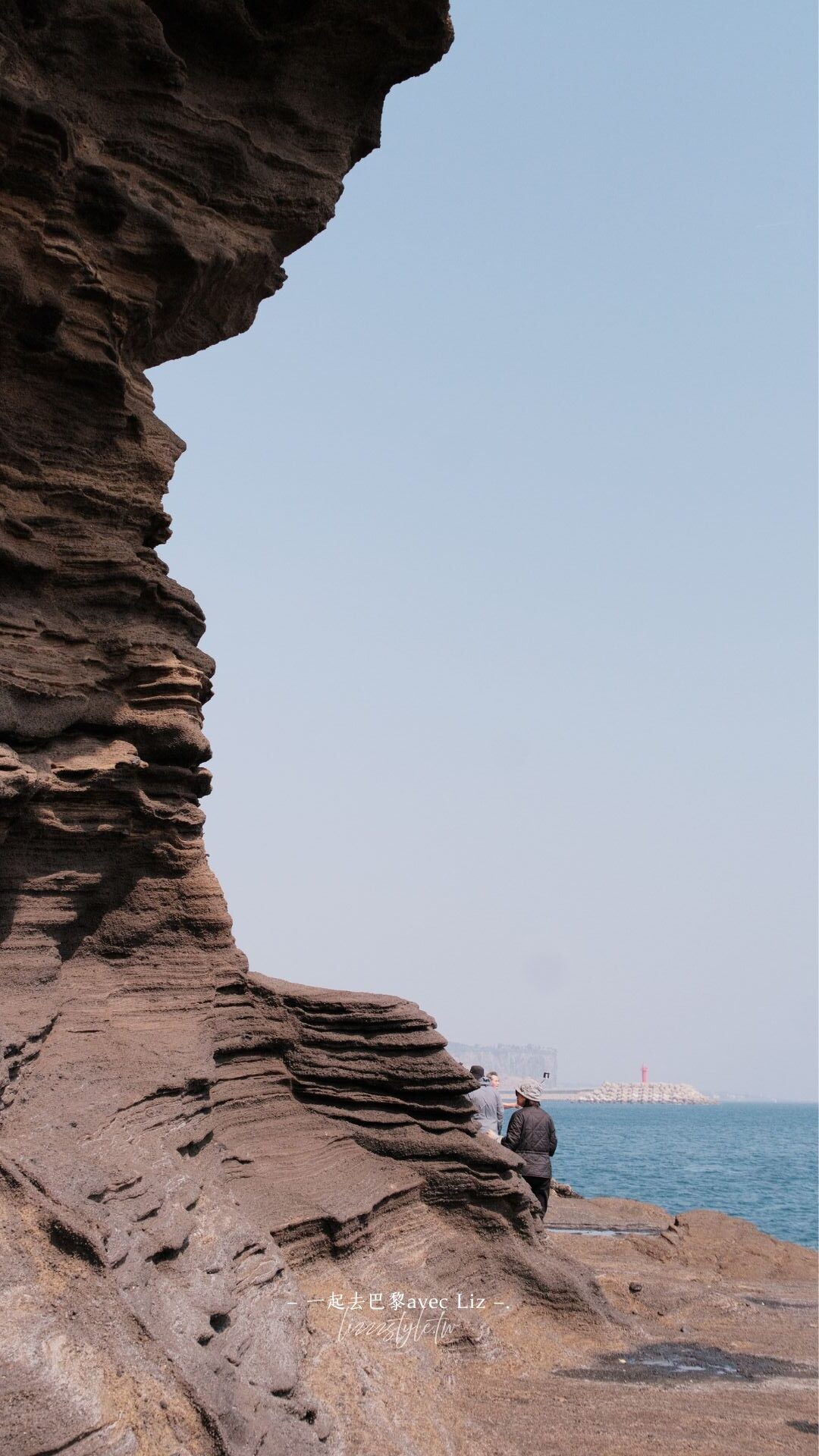 西歸浦龍頭海岸》濟州島一年只開放100多天的限定景點，壯麗峭壁值得一看!
