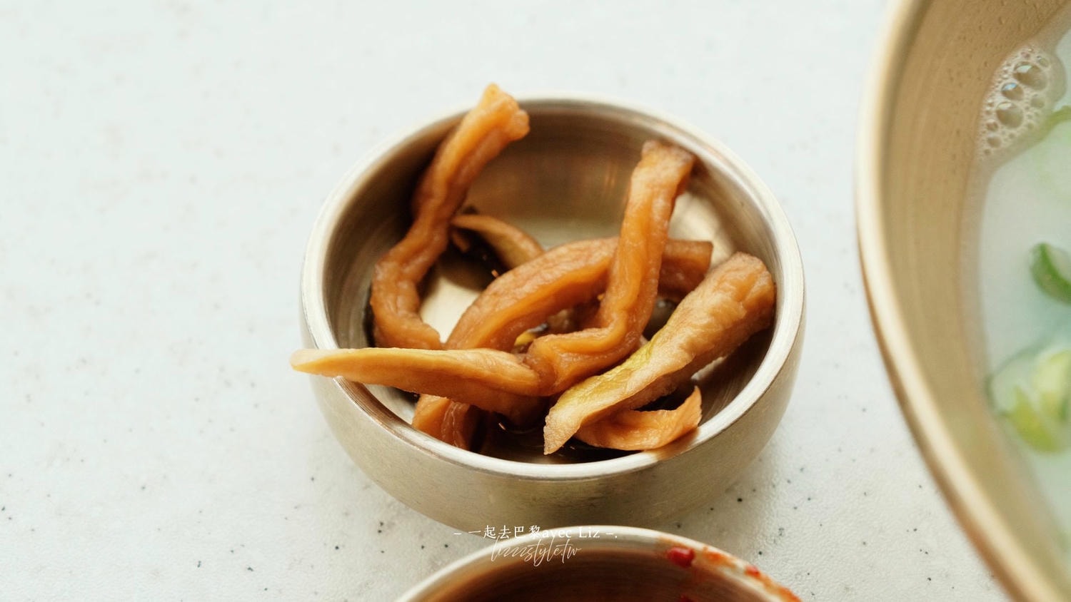 濟州涯月美食漢潭麵館》看海吃豬肉湯麵！還有麻辣麵、血腸等多樣菜色選擇