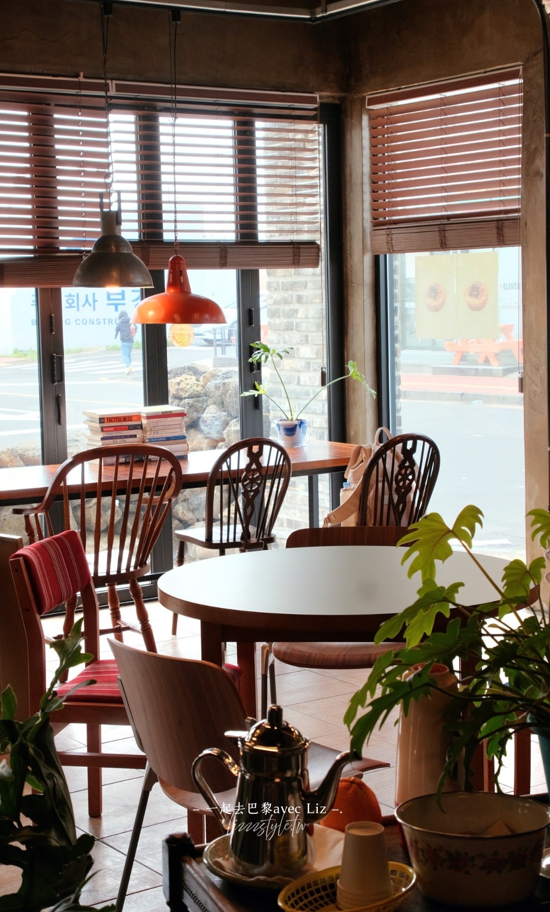 濟州島城山日出峰美食》cafe성산해나，城山知名的蛋塔店、內用環境文藝又復古好拍！