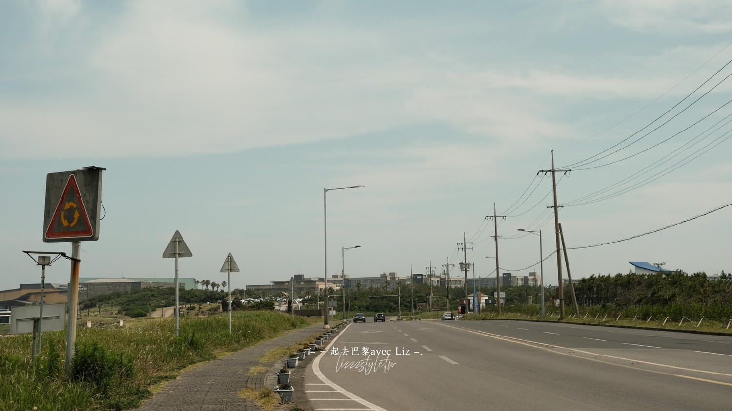 【濟州島景點】涉地可支（涉地岬）濟州島東海岸絕美岬角，漫步春夏限定的油菜花與金雞菊花海！