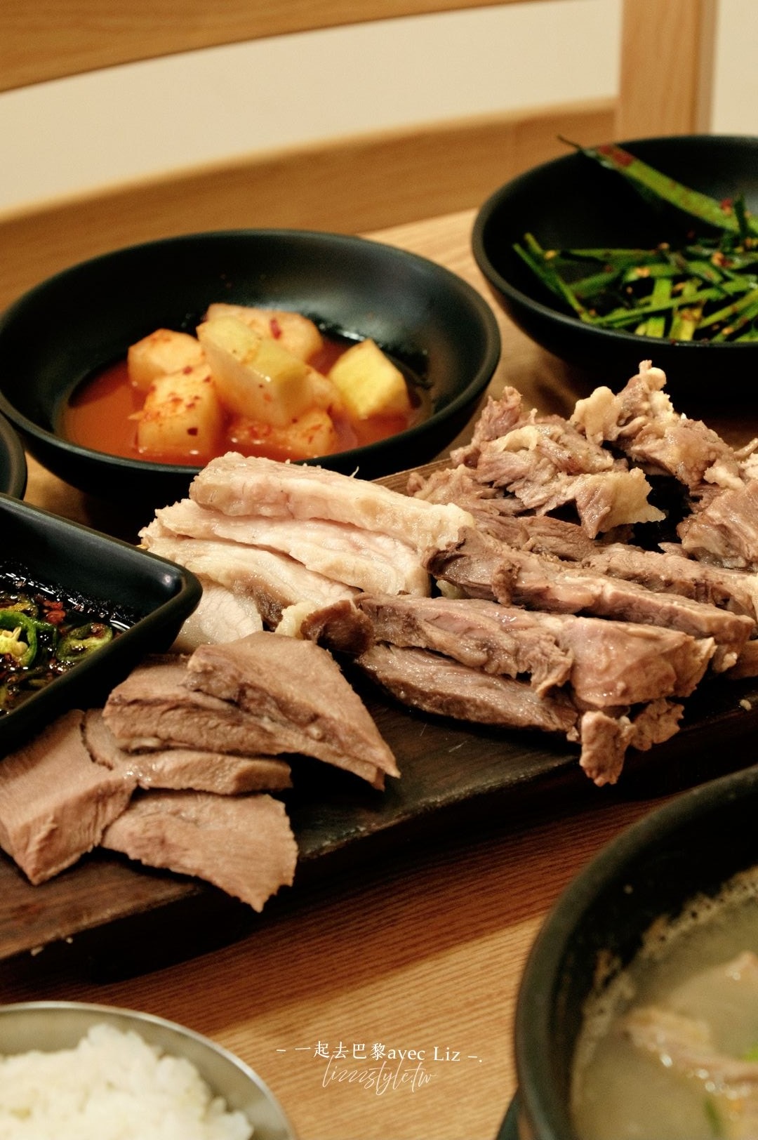 濟州島黑豬肉推薦》88湯飯吃白切肉套餐、黑豬肉湯飯,肉量十足! - 第9張圖 濟州島黑豬肉推薦》88湯飯吃白切肉套餐、黑豬肉湯飯,肉量十足!