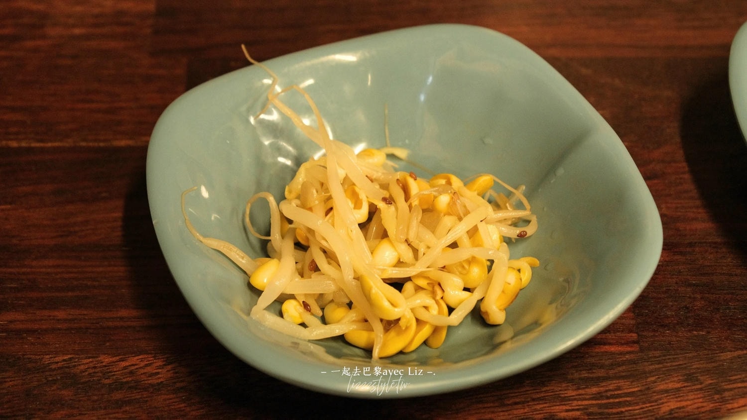濟州老奶奶家炸醬麵》蓮洞河英偶來吃豬肉湯麵，搭配泡菜吃味道更有層次！