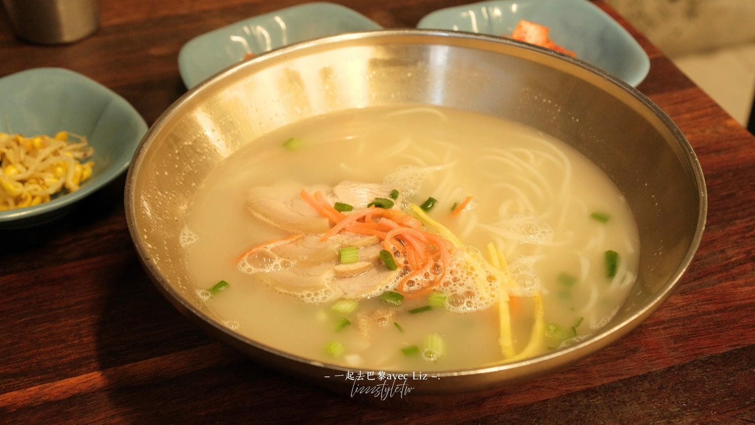 濟州老奶奶家炸醬麵》蓮洞河英偶來吃豬肉湯麵，搭配泡菜吃味道更有層次！
