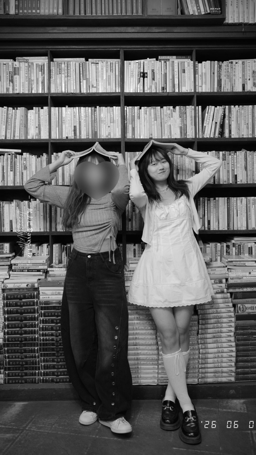 【南浦洞書店黑白攝影】在寶水洞二手書店街拍ZB1同款黑白紀念照片！