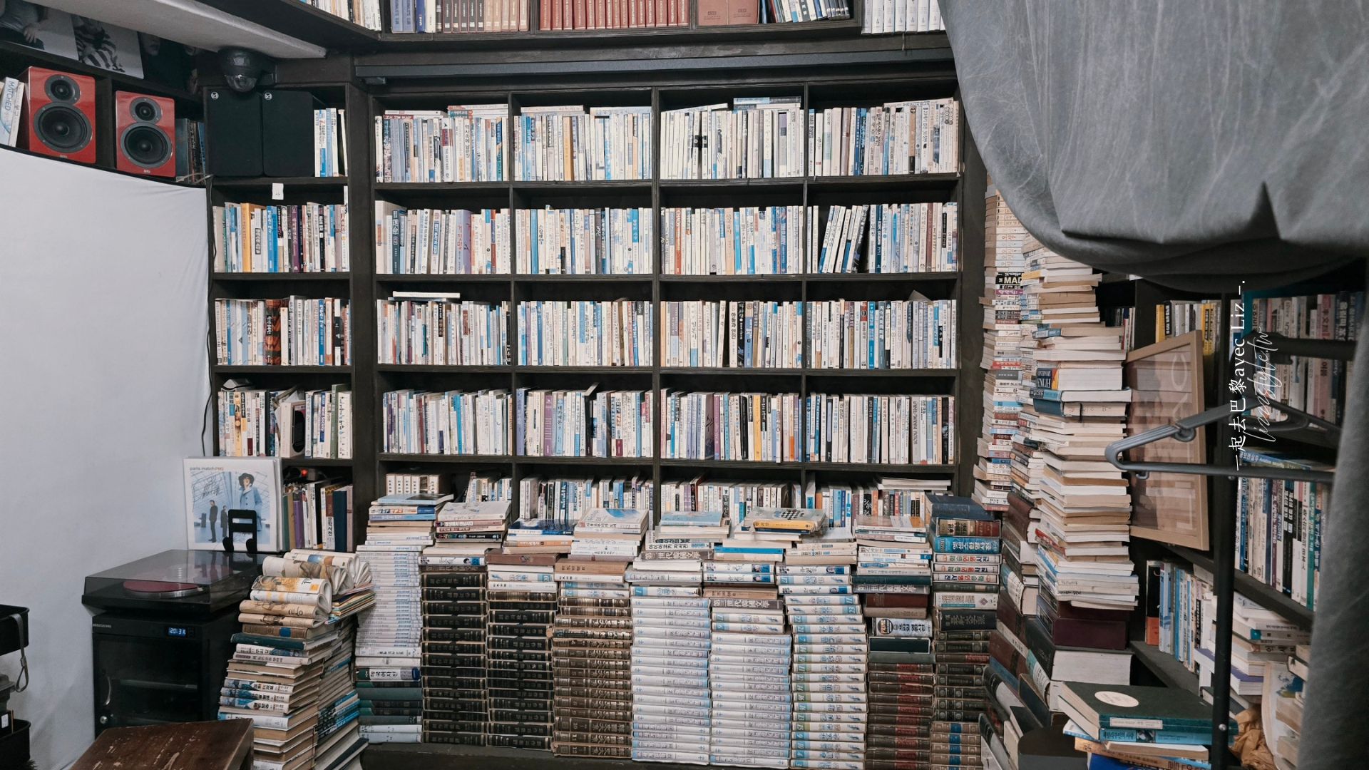 【南浦洞書店黑白攝影】在寶水洞二手書店街拍ZB1同款黑白紀念照片！